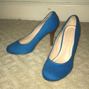 Beautiful springtime turquoise pumps